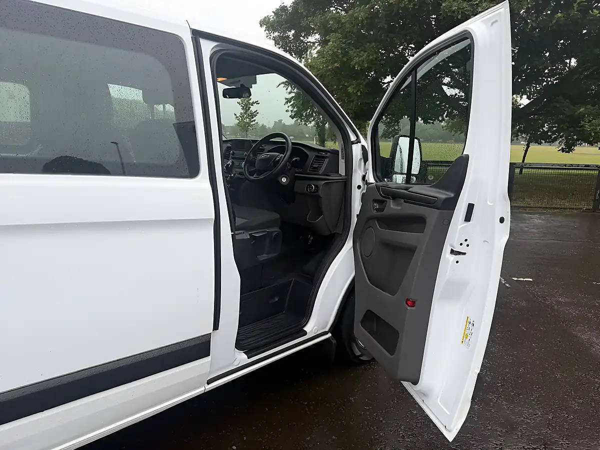 Used 2019 Ford Transit Custom Combi Van White - Interior and Exterior details 15