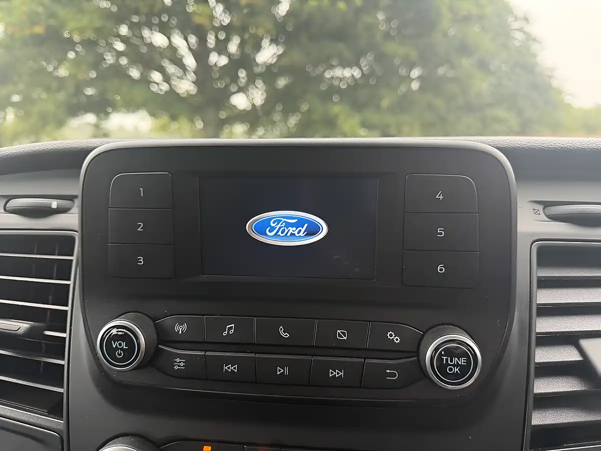 Used 2019 Ford Transit Custom Combi Van White - Interior and Exterior details 16