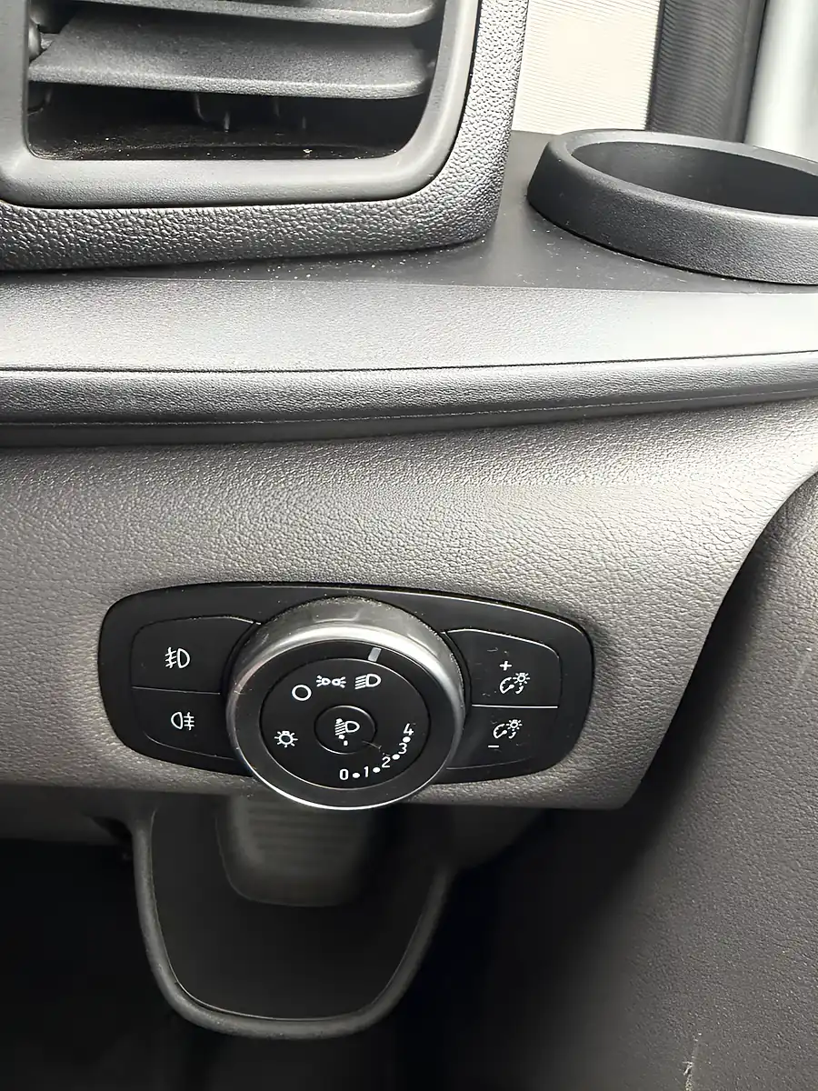 Used 2019 Ford Transit Custom Combi Van White - Interior and Exterior details 20