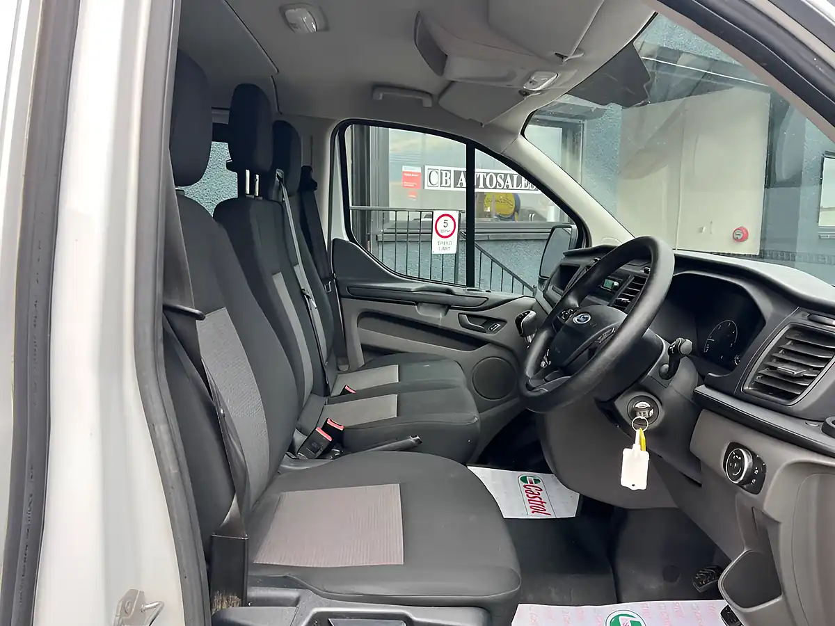 Used 2019 Ford Transit Custom Crew Van Double Cab White - Interior and Exterior details 16