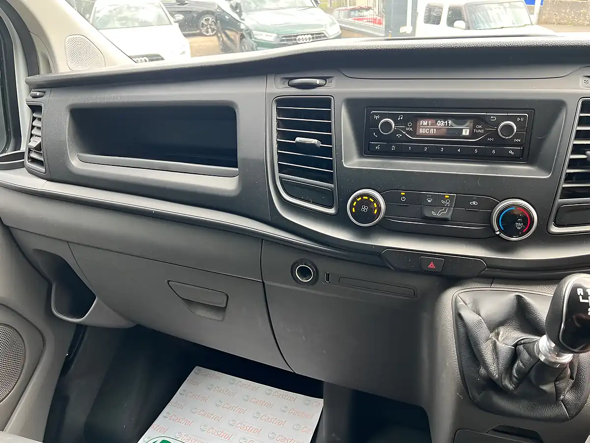 Used 2019 Ford Transit Custom Crew Van Double Cab White - Interior and Exterior details 17