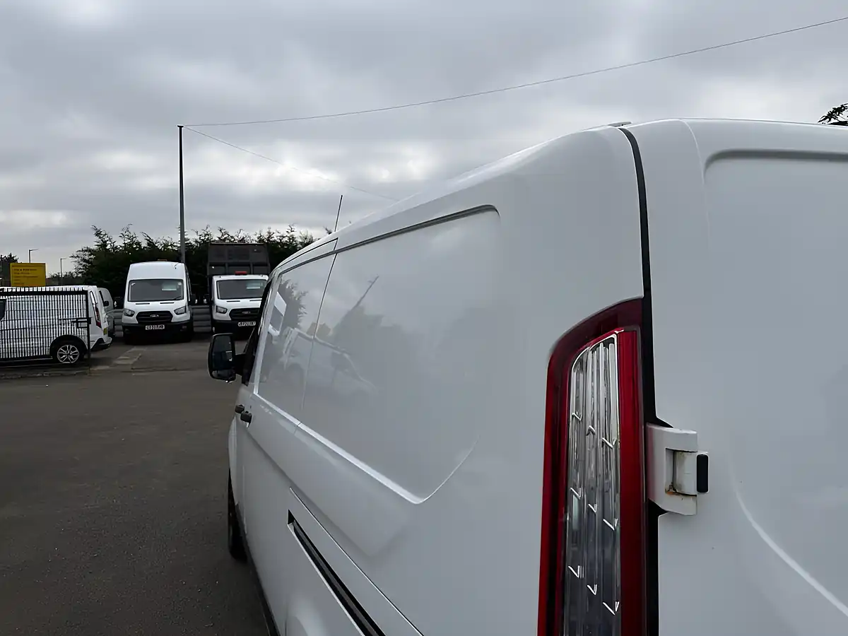 Used 2019 Ford Transit Custom L1 H1 Swb White - Interior and Exterior details 18