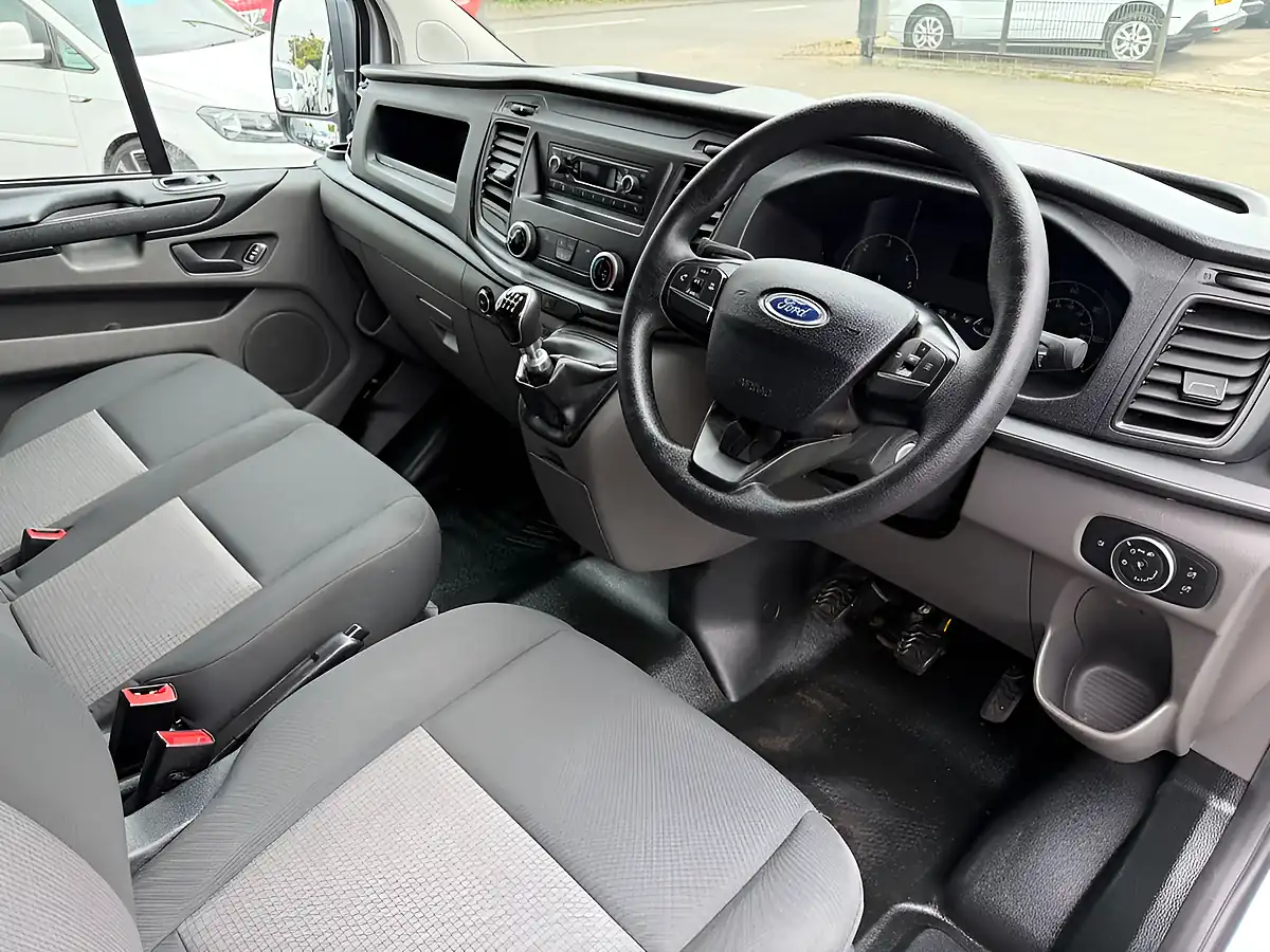 Used 2019 Ford Transit Custom L1 H1 Swb White - Interior and Exterior details 5