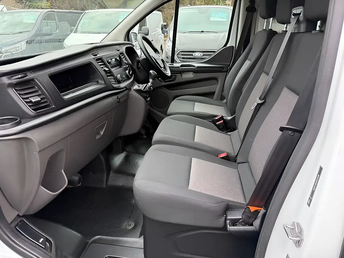 Used 2019 Ford Transit Custom L1 H1 Swb White - Interior and Exterior details 8