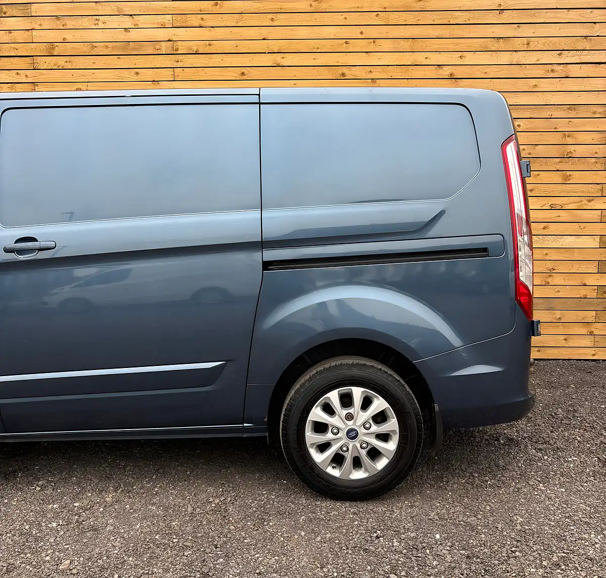 Used 2019 Ford Transit Custom Limited Blue - Interior and Exterior details 10