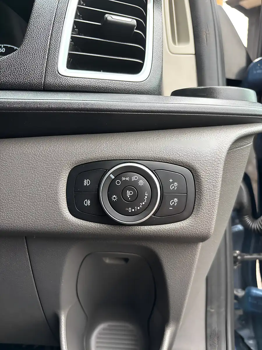Used 2019 Ford Transit Custom Limited Blue - Interior and Exterior details 14