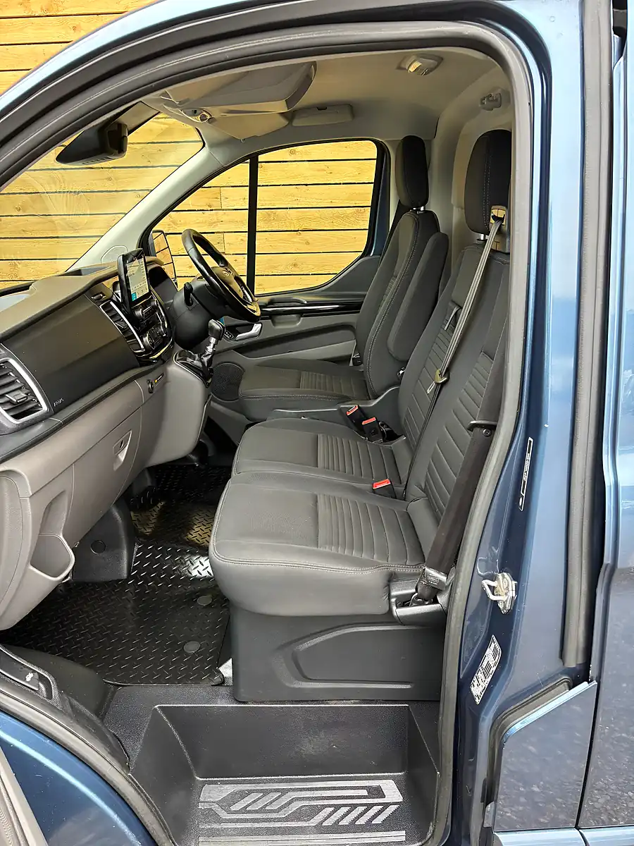 Used 2019 Ford Transit Custom Limited Blue - Interior and Exterior details 17