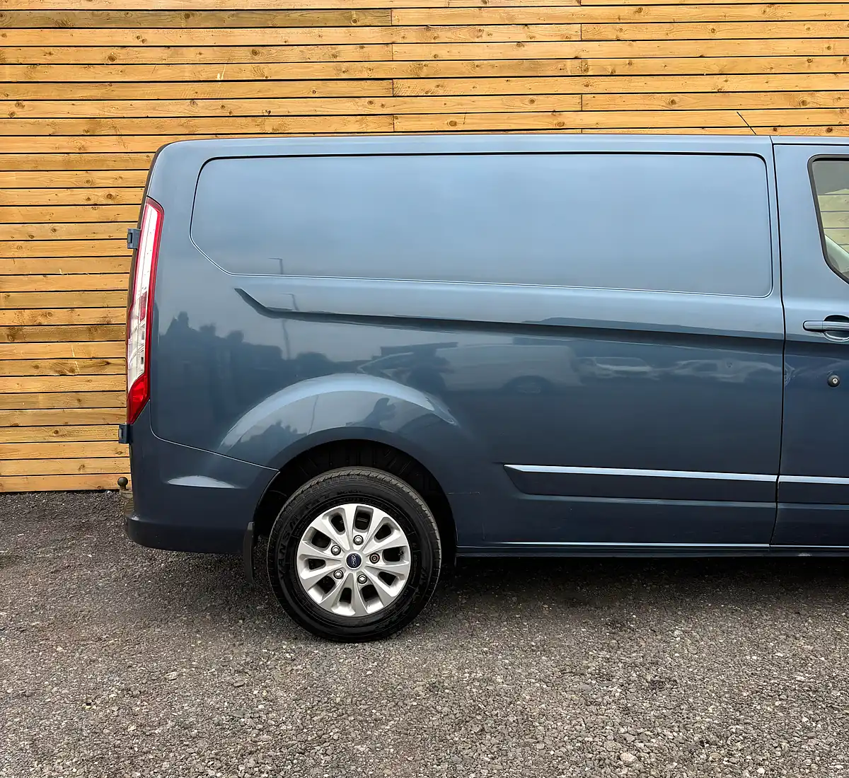 Used 2019 Ford Transit Custom Limited Blue - Interior and Exterior details 4
