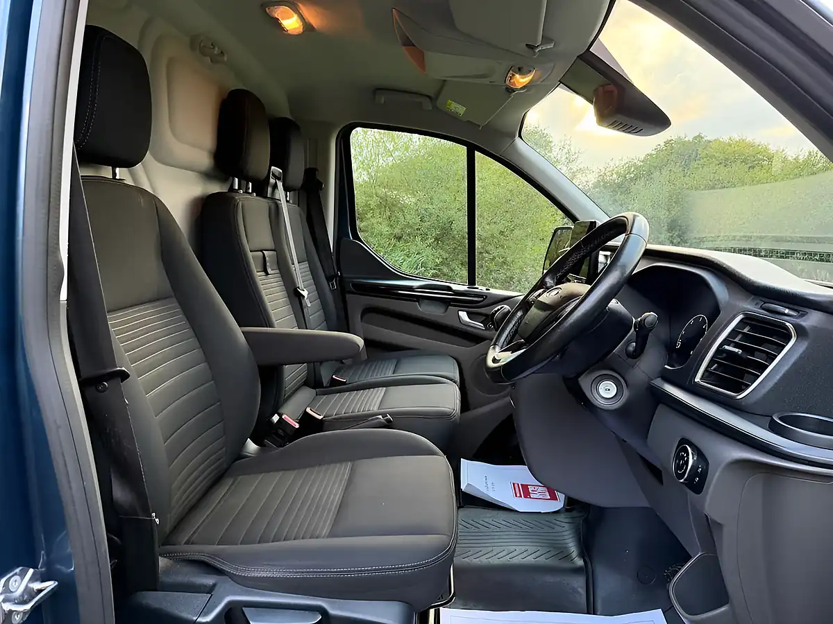 Used 2019 Ford Transit Custom Limited Blue - Interior and Exterior details 17