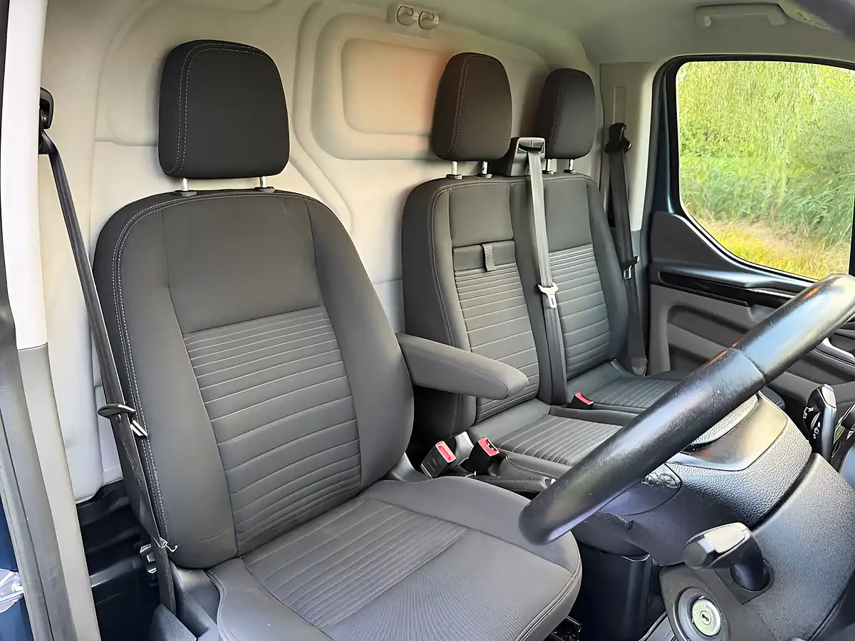 Used 2019 Ford Transit Custom Limited Blue - Interior and Exterior details 18