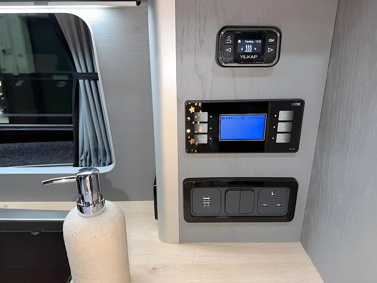 Used 2019 Ford Transit Custom Limited Edition Black - Interior and Exterior details 13