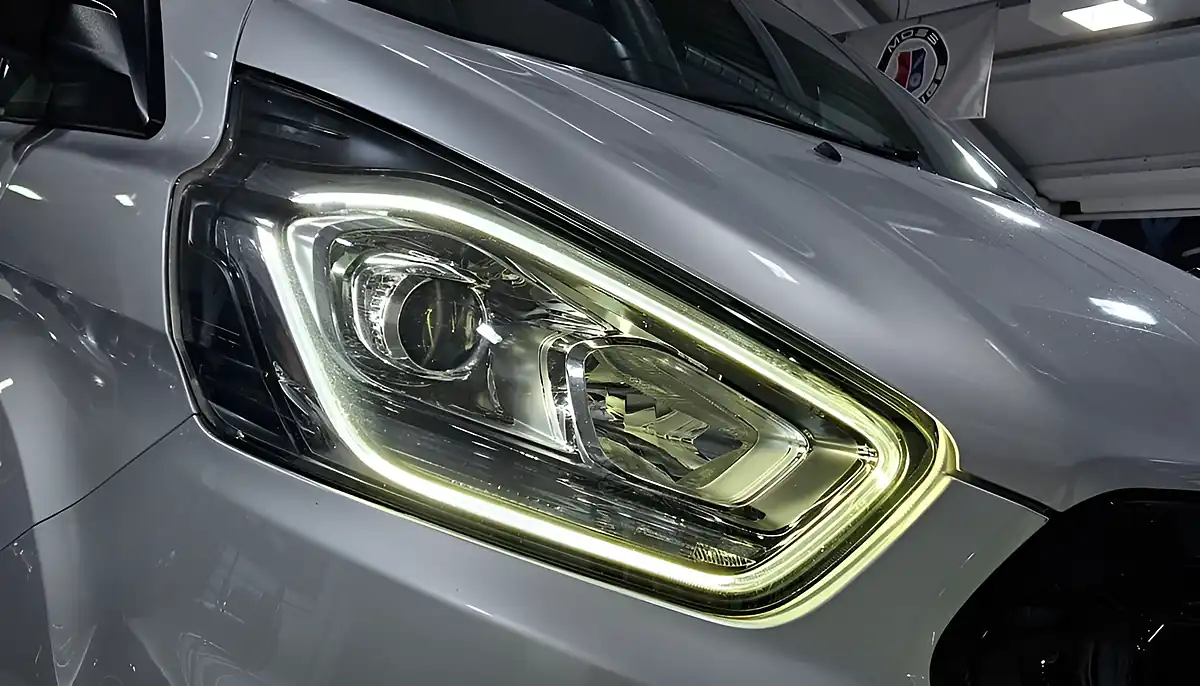 Used 2019 Ford Transit Custom Limited Moondust Silver - Interior and Exterior details 13