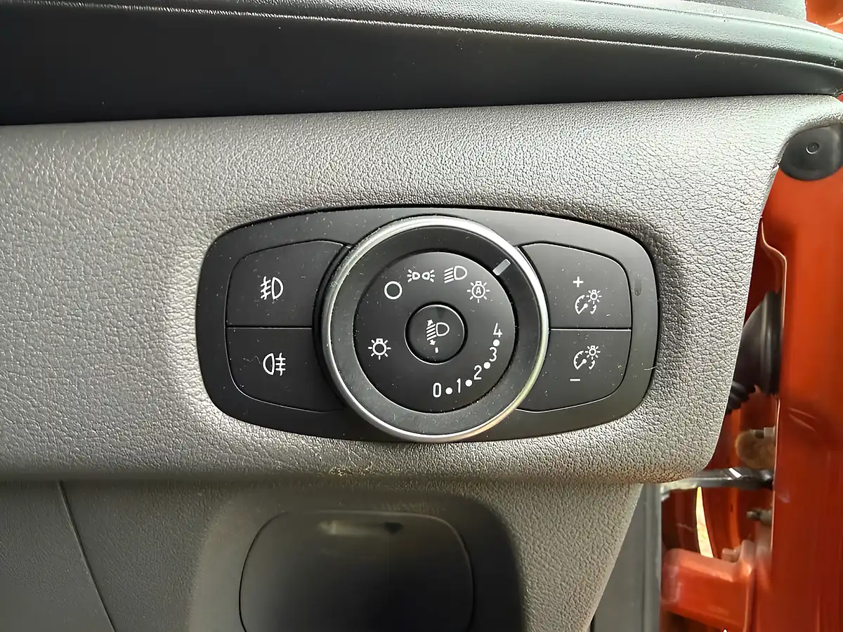 Used 2019 Ford Transit Custom Limited Orange - Interior and Exterior details 14