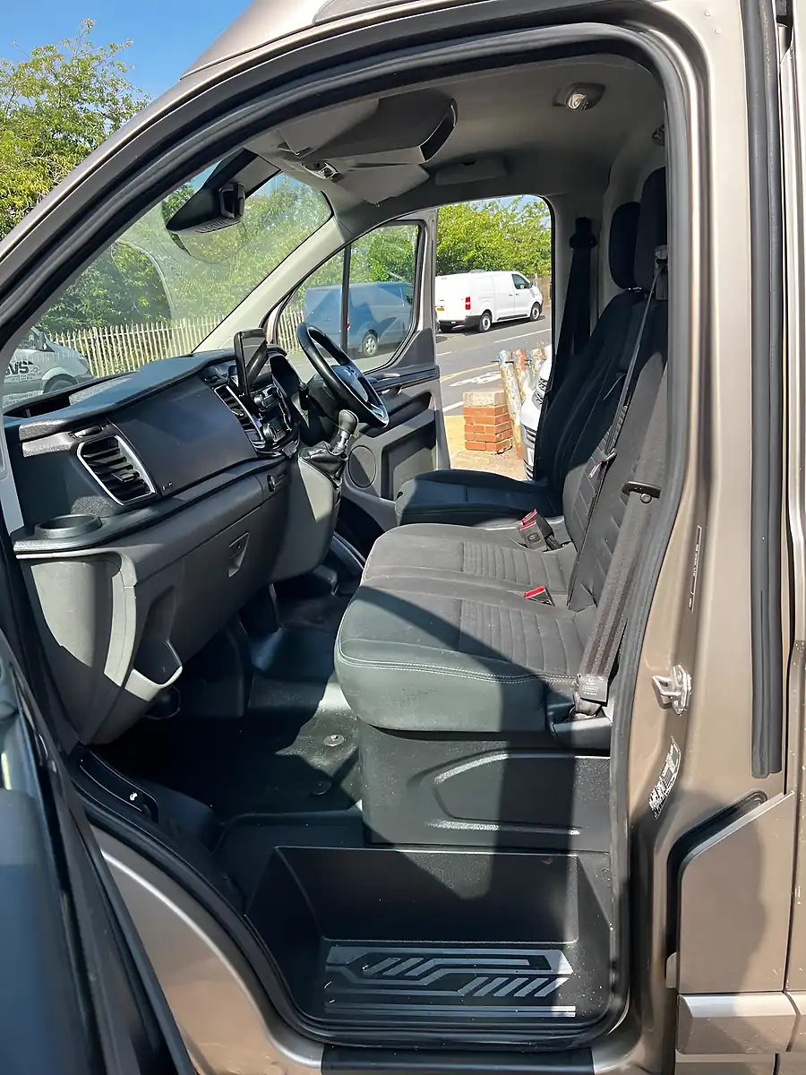 Used 2019 Ford Transit Custom Limited Silver - Interior and Exterior details 17