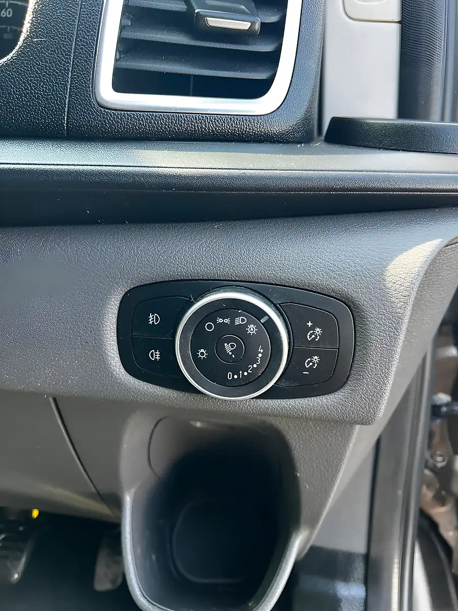 Used 2019 Ford Transit Custom Limited Silver - Interior and Exterior details 19