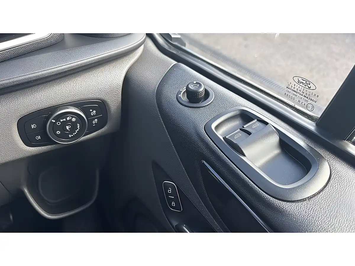 Used 2019 Ford Transit Custom Limited White - Interior and Exterior details 18