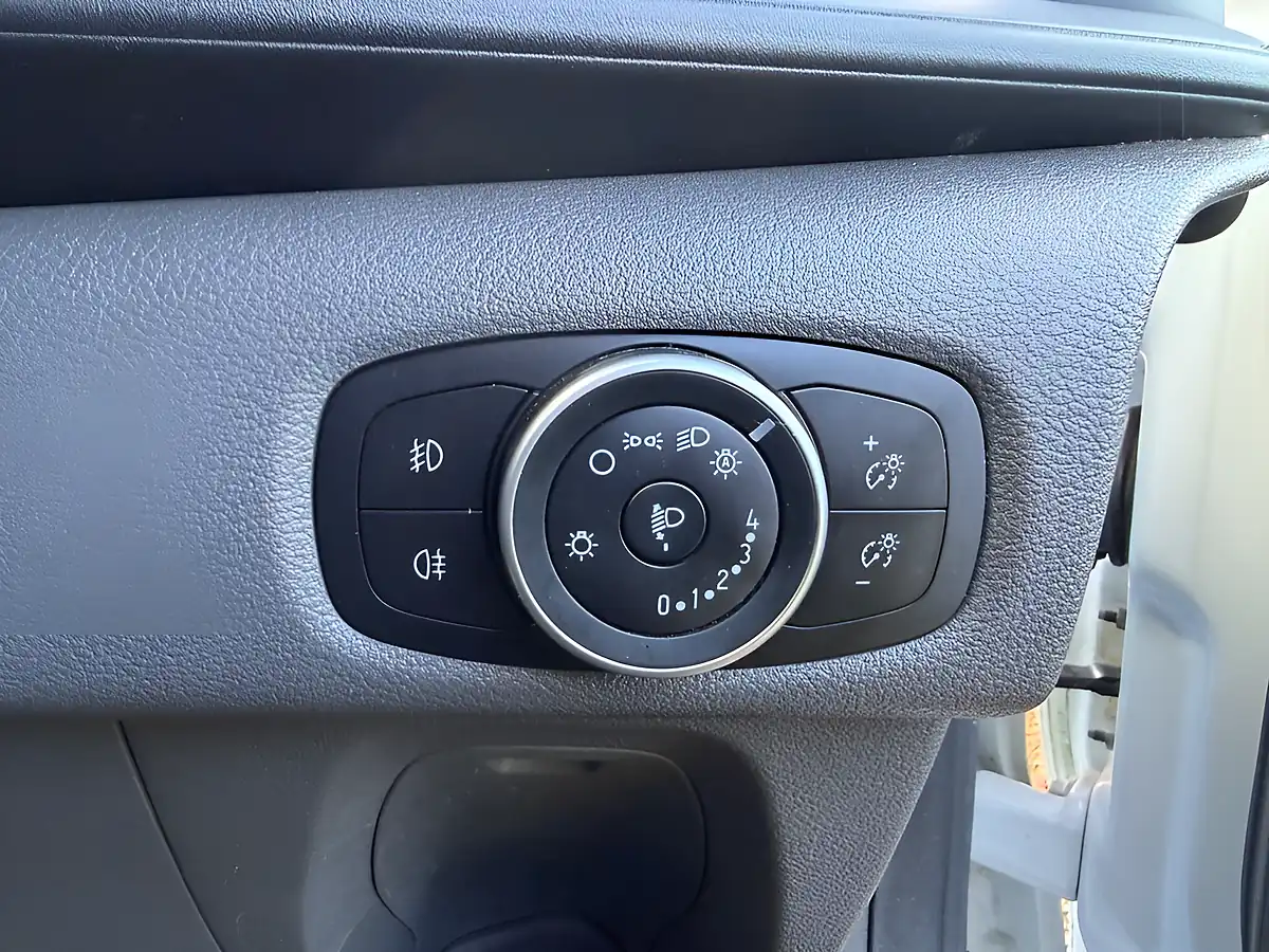 Used 2019 Ford Transit Custom Limited White - Interior and Exterior details 14