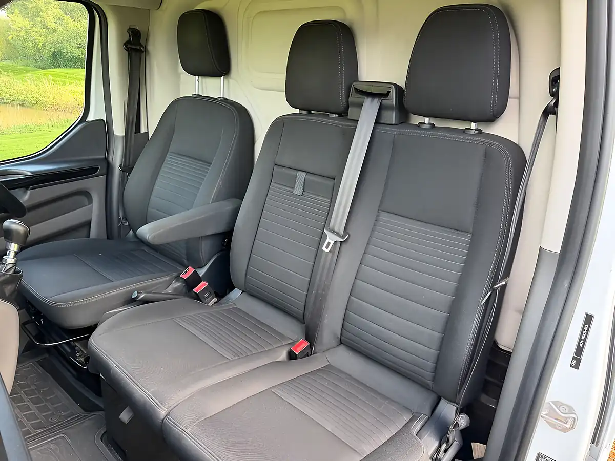Used 2019 Ford Transit Custom Limited White - Interior and Exterior details 17