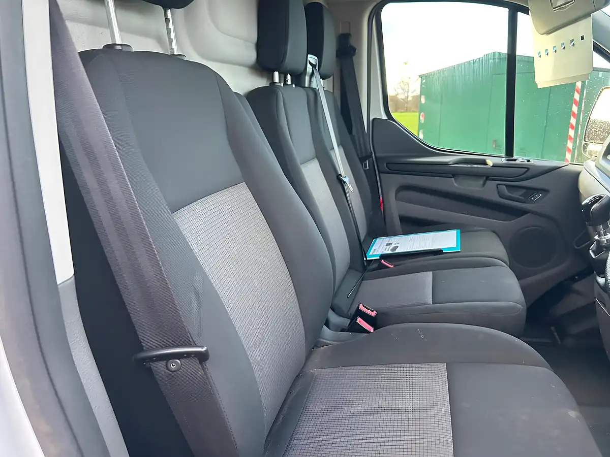 Used 2019 Ford Transit Custom Panel Van L1 H1 White - Interior and Exterior details 9
