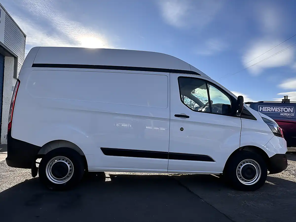 Used 2019 Ford Transit Custom Panel Van White - Interior and Exterior details 10