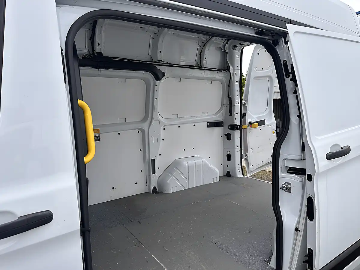 Used 2019 Ford Transit Custom Panel Van White - Interior and Exterior details 17