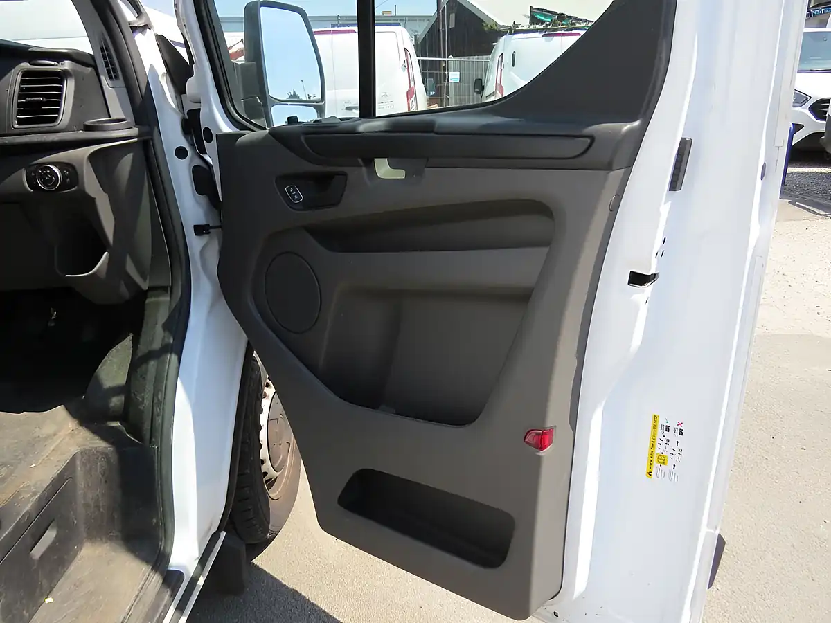 Used 2019 Ford Transit Custom Panel Van White - Interior and Exterior details 15