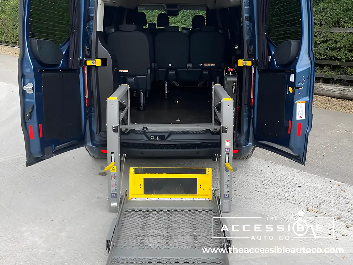 Used 2019 Ford Transit Custom Trend 7 SEAT + 1 Wheelchair Blue - Interior and Exterior details 10