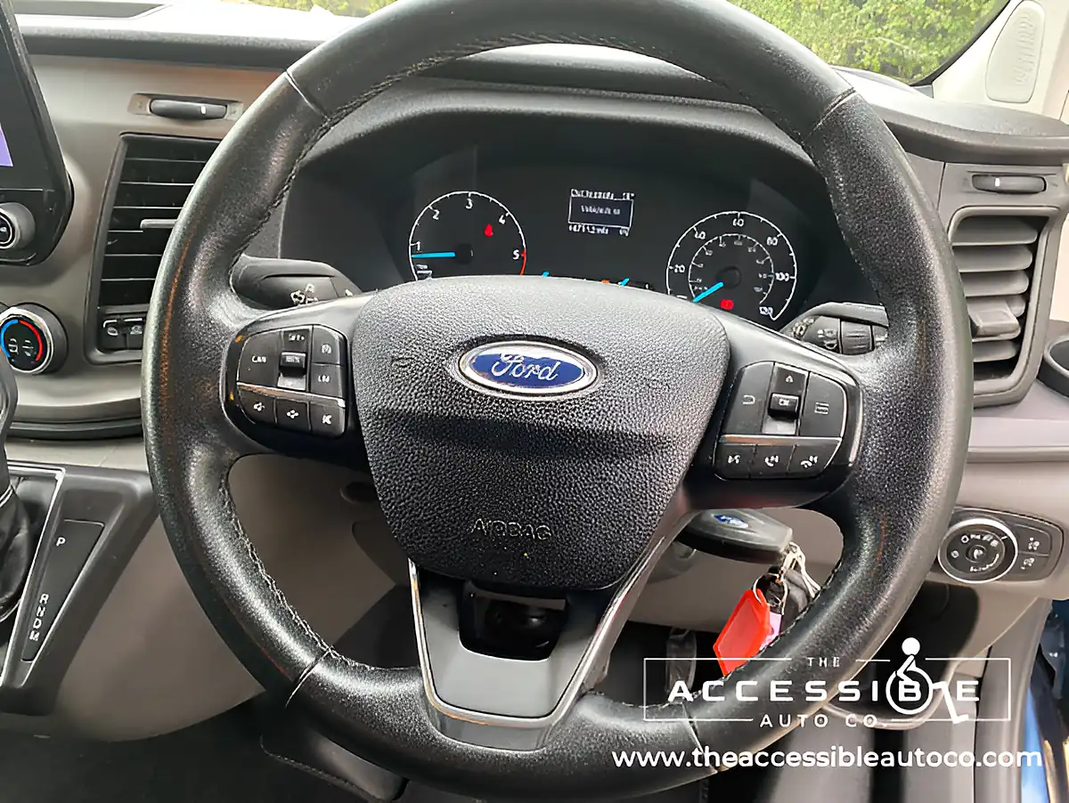 Used 2019 Ford Transit Custom Trend 7 SEAT + 1 Wheelchair Blue - Interior and Exterior details 12