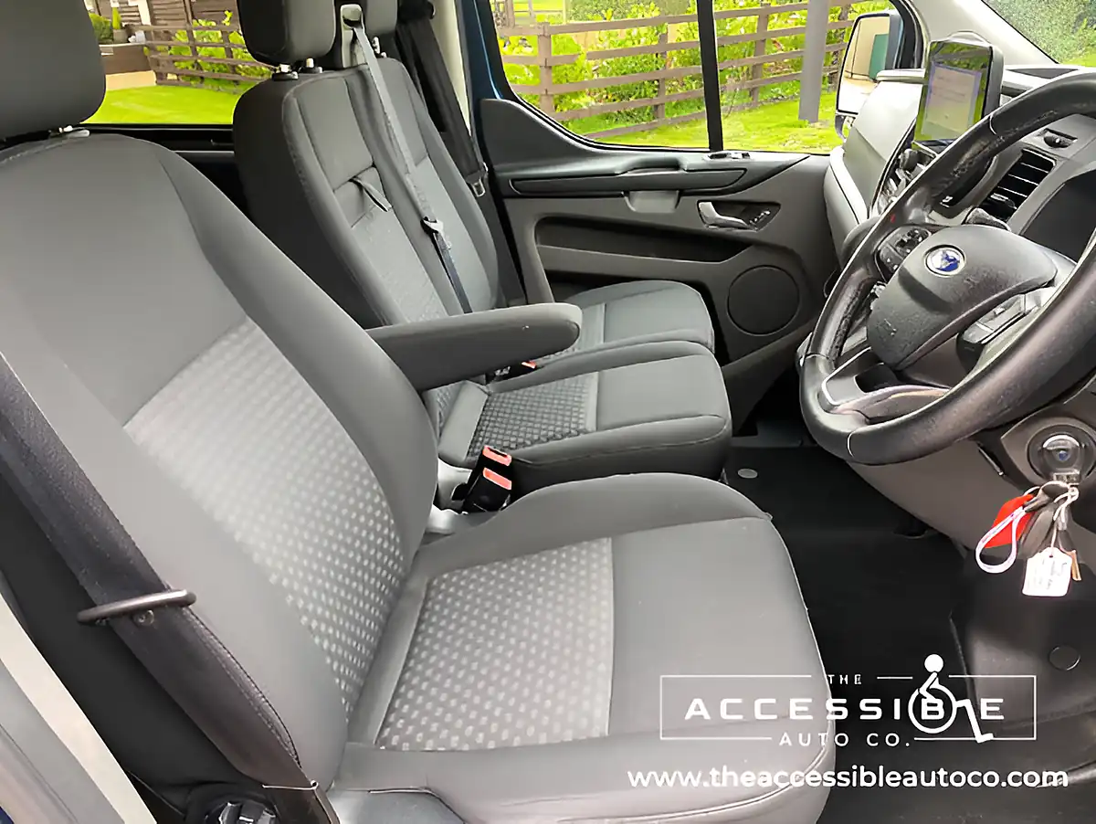 Used 2019 Ford Transit Custom Trend 7 SEAT + 1 Wheelchair Blue - Interior and Exterior details 16