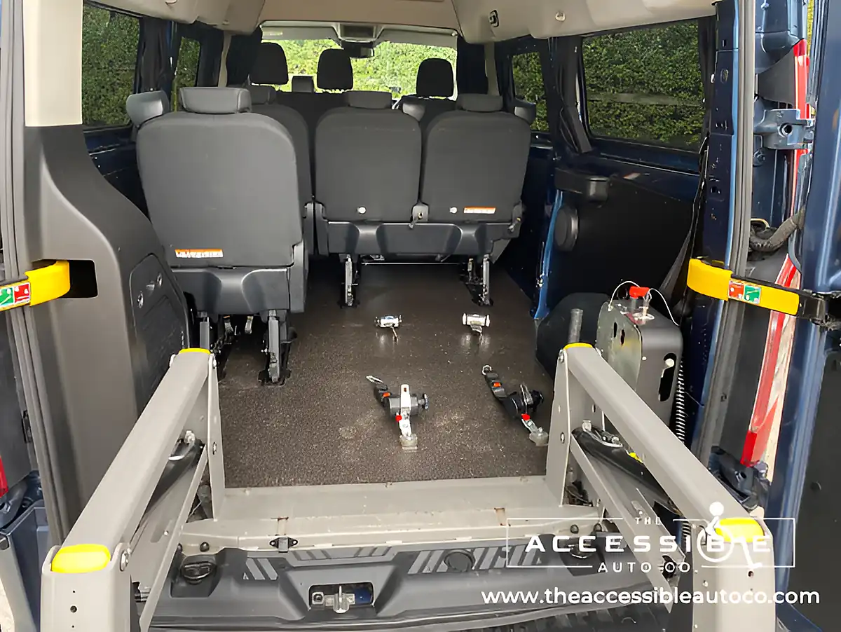 Used 2019 Ford Transit Custom Trend 7 SEAT + 1 Wheelchair Blue - Interior and Exterior details 17