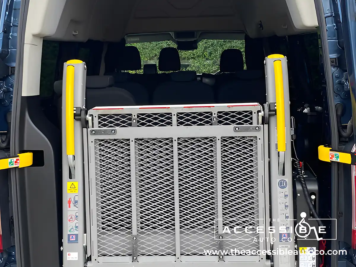 Used 2019 Ford Transit Custom Trend 7 SEAT + 1 Wheelchair Blue - Interior and Exterior details 9