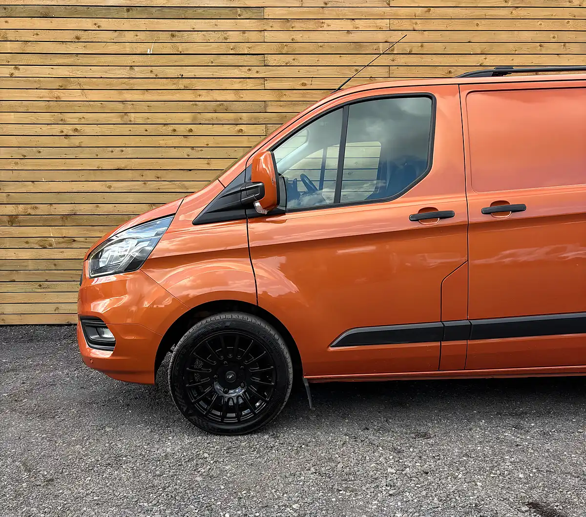 Used 2019 Ford Transit Custom Trend Orange - Interior and Exterior details 10