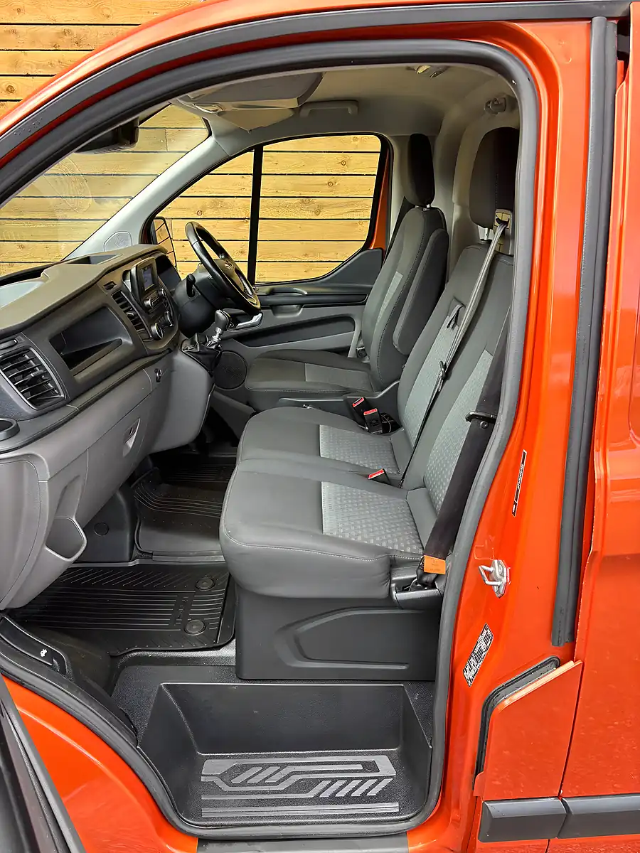 Used 2019 Ford Transit Custom Trend Orange - Interior and Exterior details 17