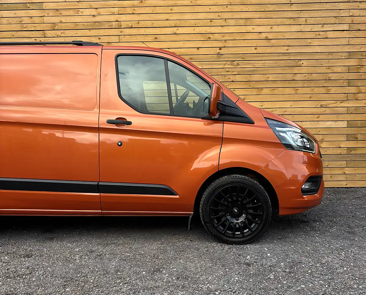 Used 2019 Ford Transit Custom Trend Orange - Interior and Exterior details 3
