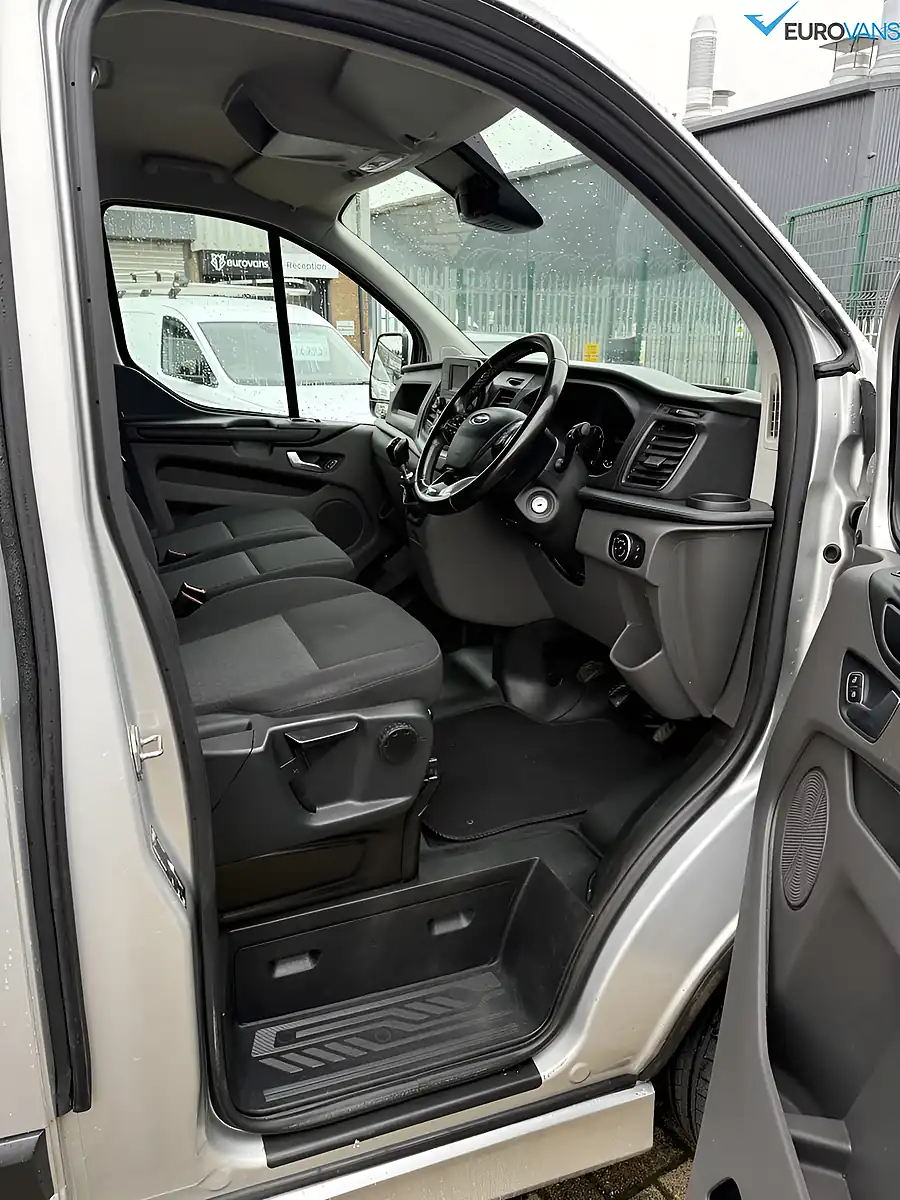 Used 2019 Ford Transit Custom Trend Silver - Interior and Exterior details 9
