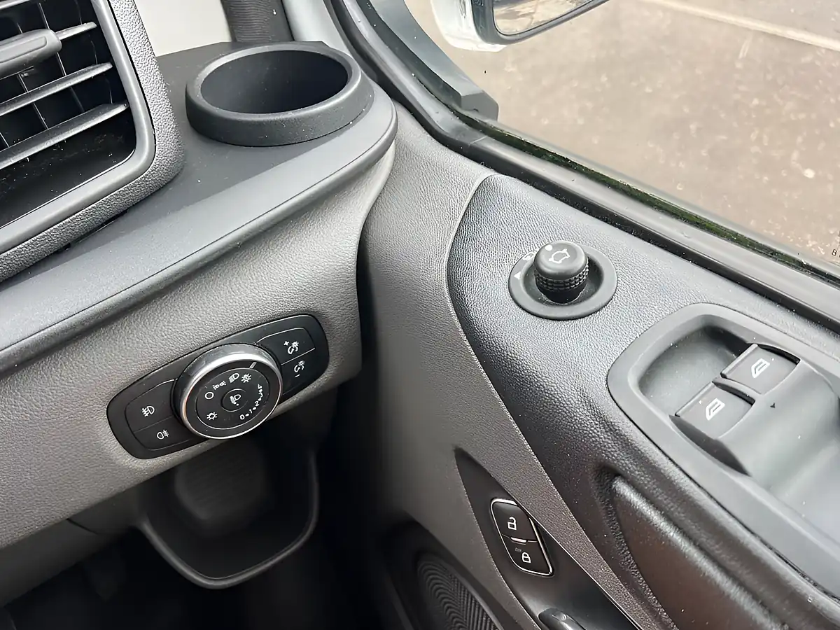 Used 2019 Ford Transit Custom Trend White - Interior and Exterior details 13