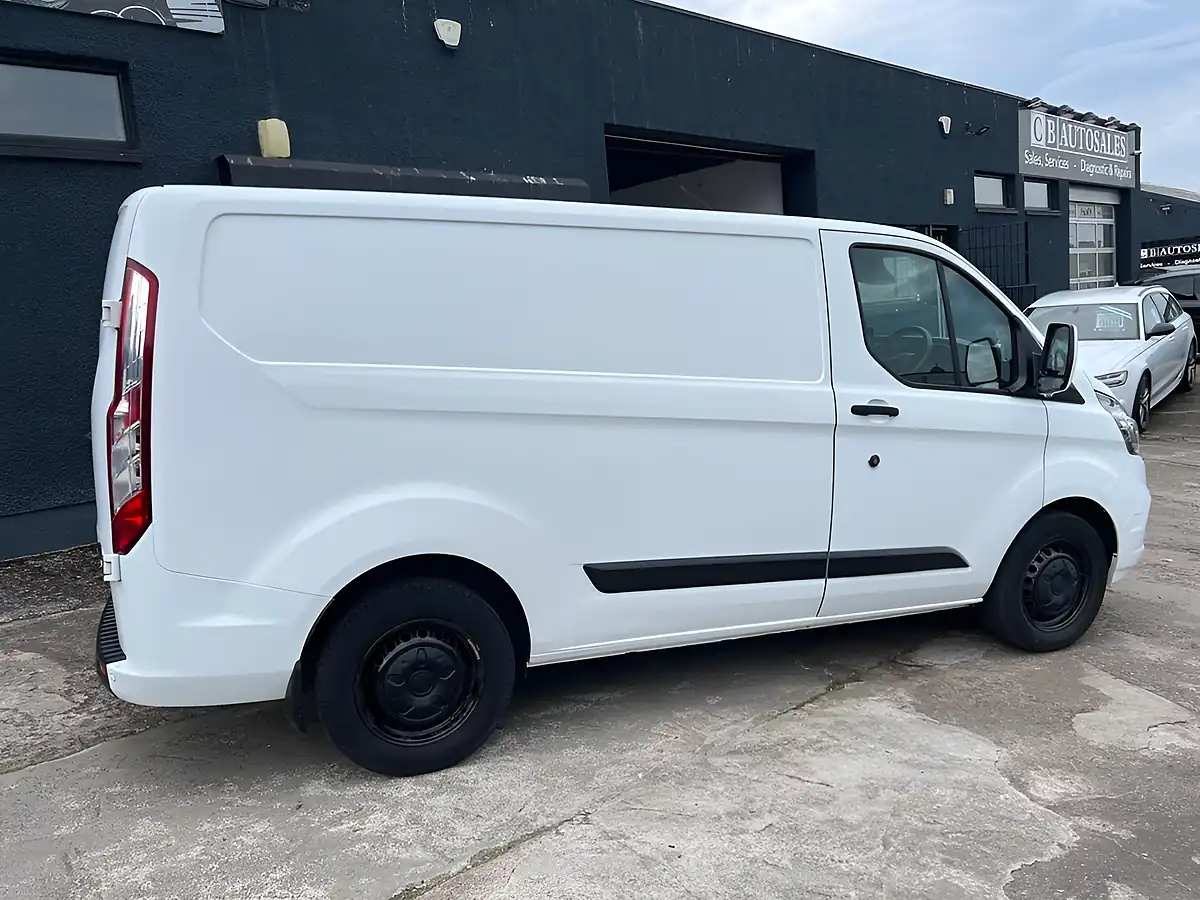 Used 2019 Ford Transit Custom Trend White - Interior and Exterior details 3