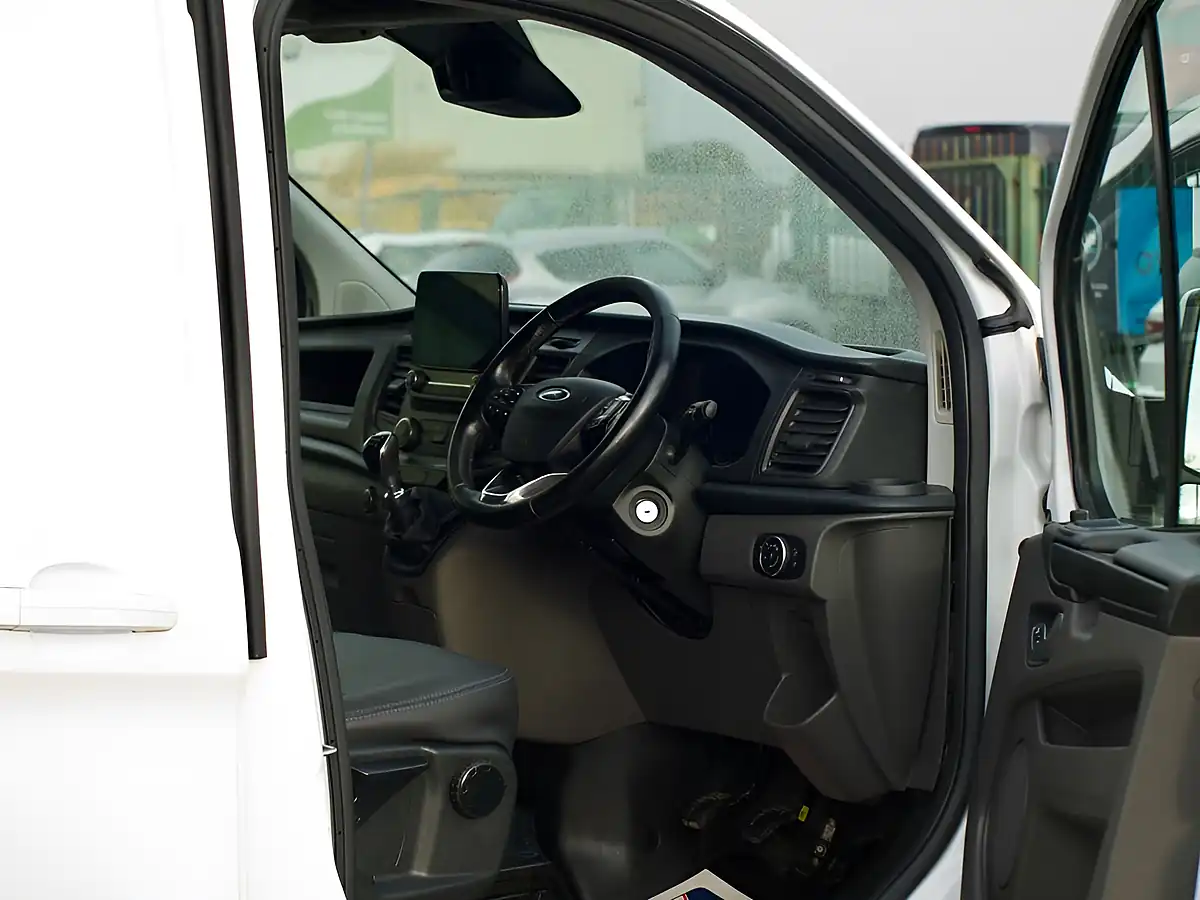 Used 2019 Ford Transit Custom Trend White - Interior and Exterior details 10