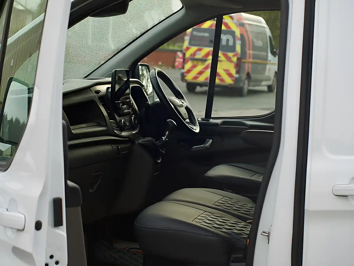 Used 2019 Ford Transit Custom Trend White - Interior and Exterior details 12