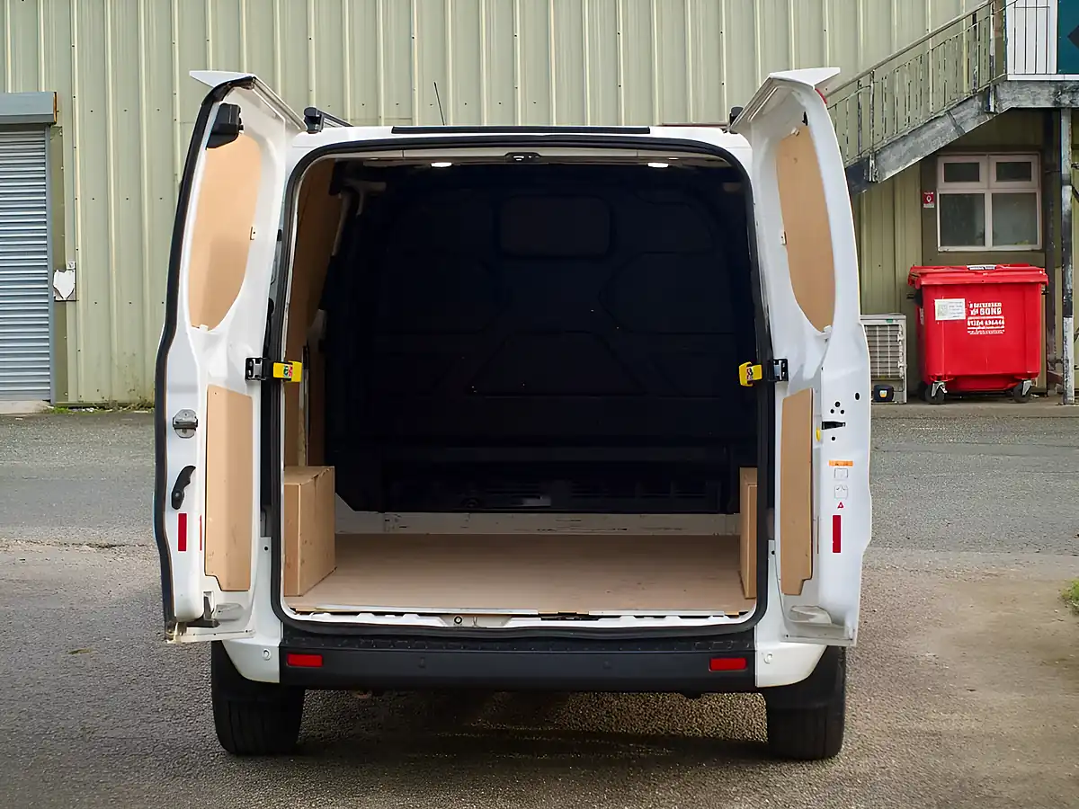 Used 2019 Ford Transit Custom Trend White - Interior and Exterior details 15