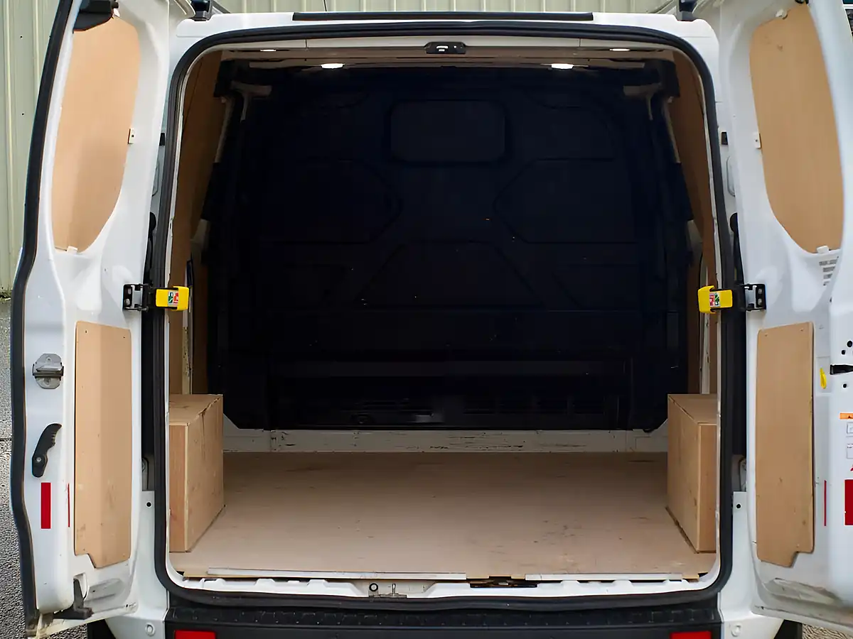 Used 2019 Ford Transit Custom Trend White - Interior and Exterior details 16