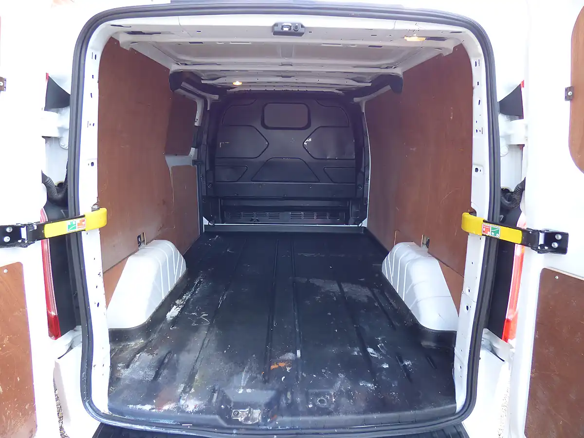 Used 2019 Ford Transit Custom Trend White - Interior and Exterior details 7