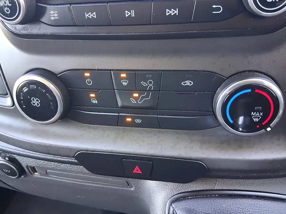 Used 2019 Ford Transit Custom Trend White - Interior and Exterior details 18