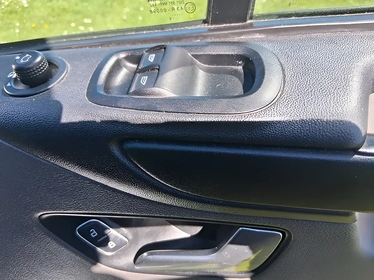 Used 2019 Ford Transit Custom Trend White - Interior and Exterior details 19
