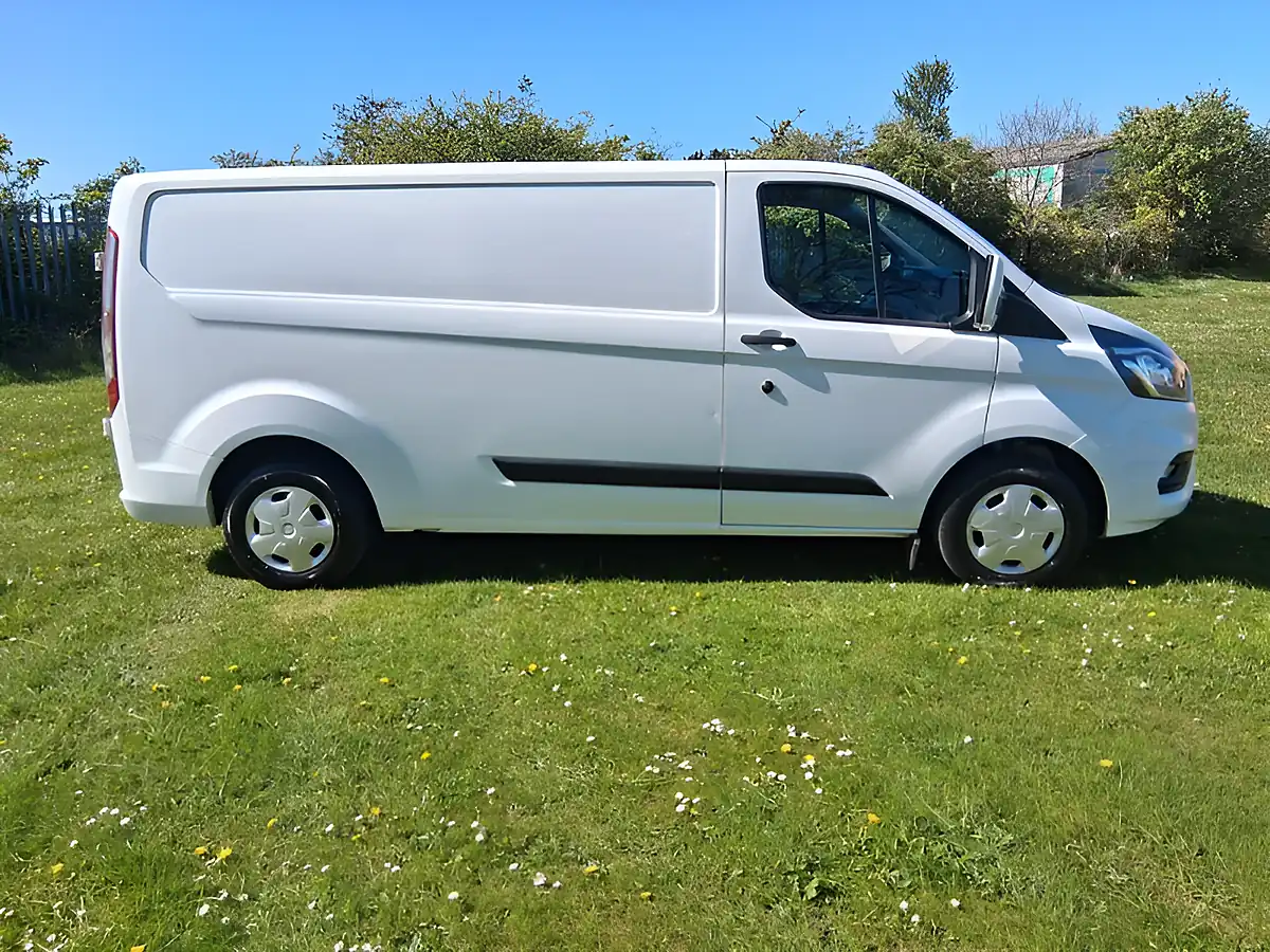 Used 2019 Ford Transit Custom Trend White - Interior and Exterior details 7