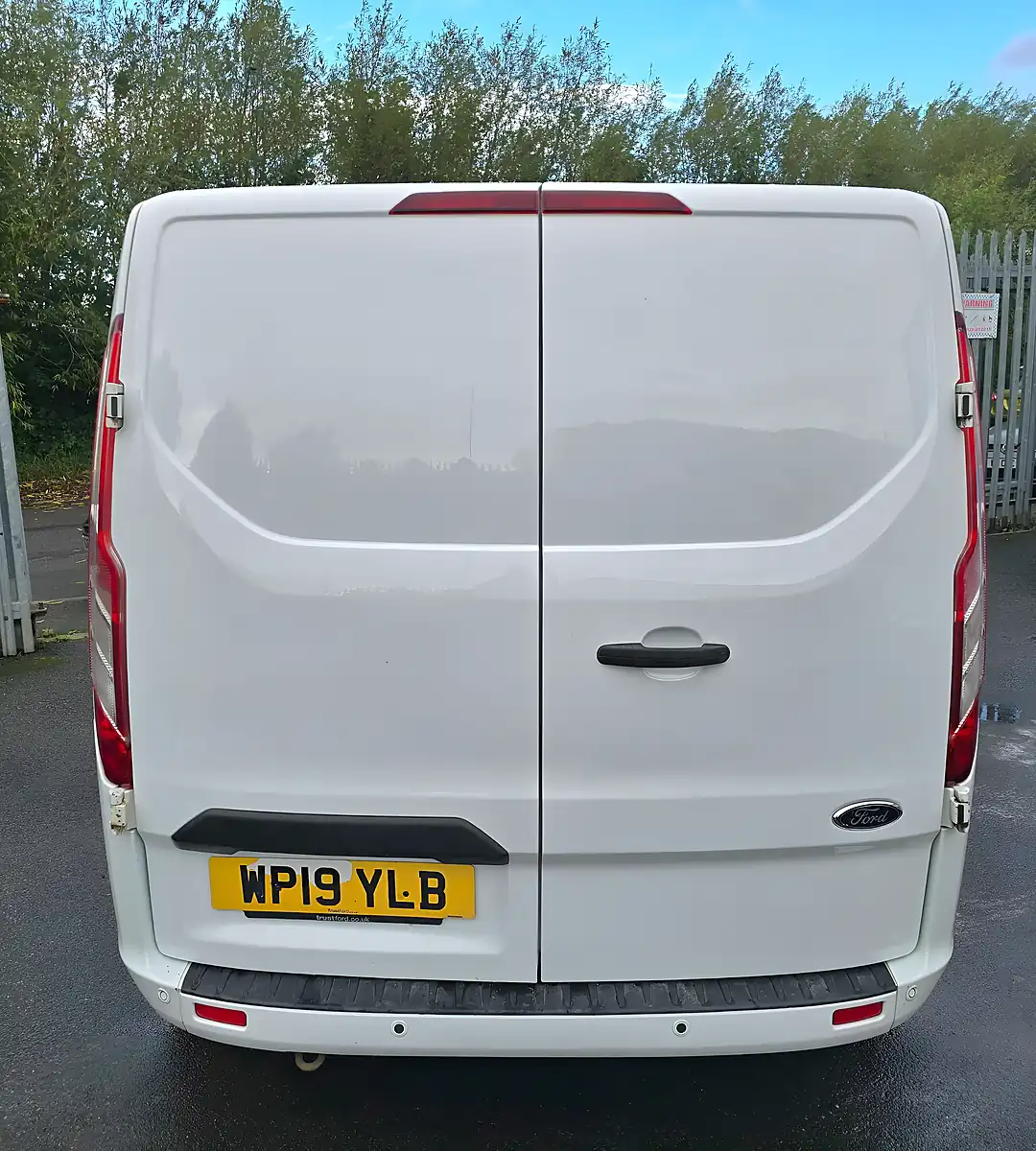 Used 2019 Ford Transit Custom Trend White - Interior and Exterior details 6