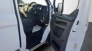 Used 2019 Ford Transit Custom Trend White - Interior and Exterior details 13