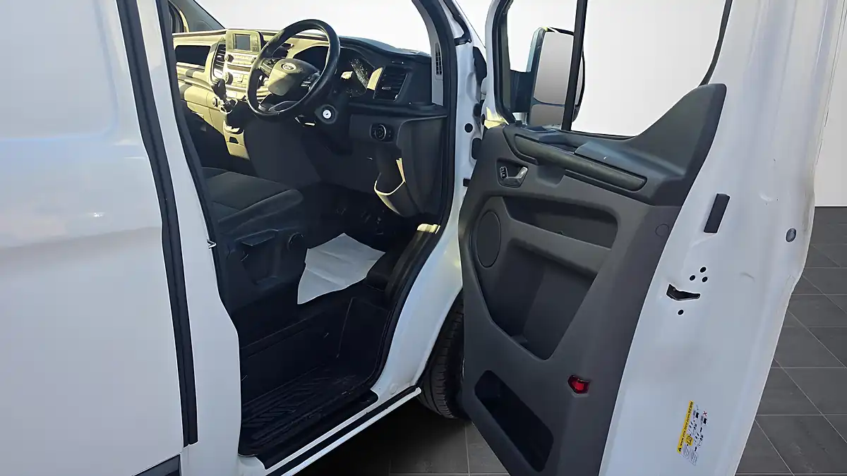 Used 2019 Ford Transit Custom Trend White - Interior and Exterior details 13