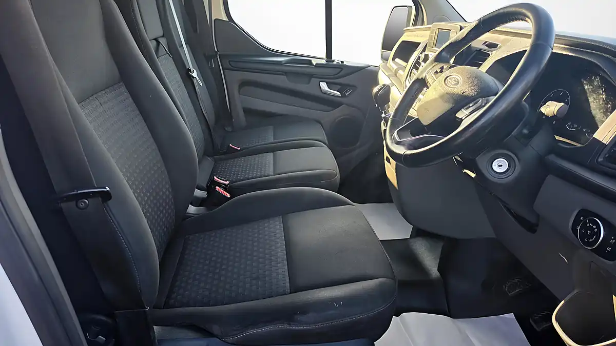 Used 2019 Ford Transit Custom Trend White - Interior and Exterior details 14