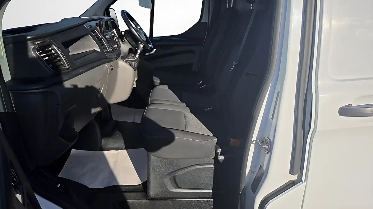 Used 2019 Ford Transit Custom Trend White - Interior and Exterior details 15